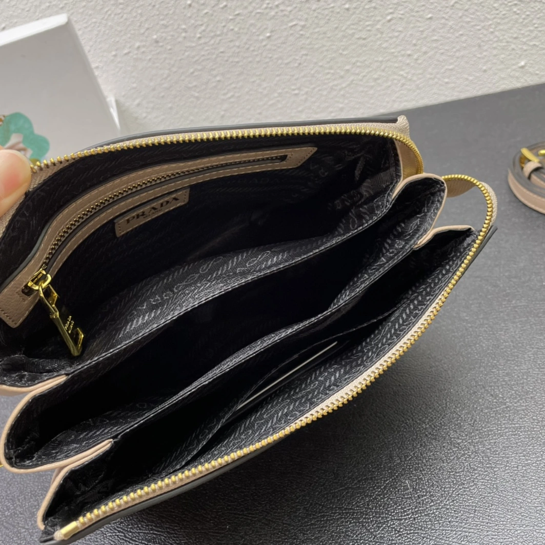 Flexible 7922 Prada AAA Quality Messenger Bags For Women