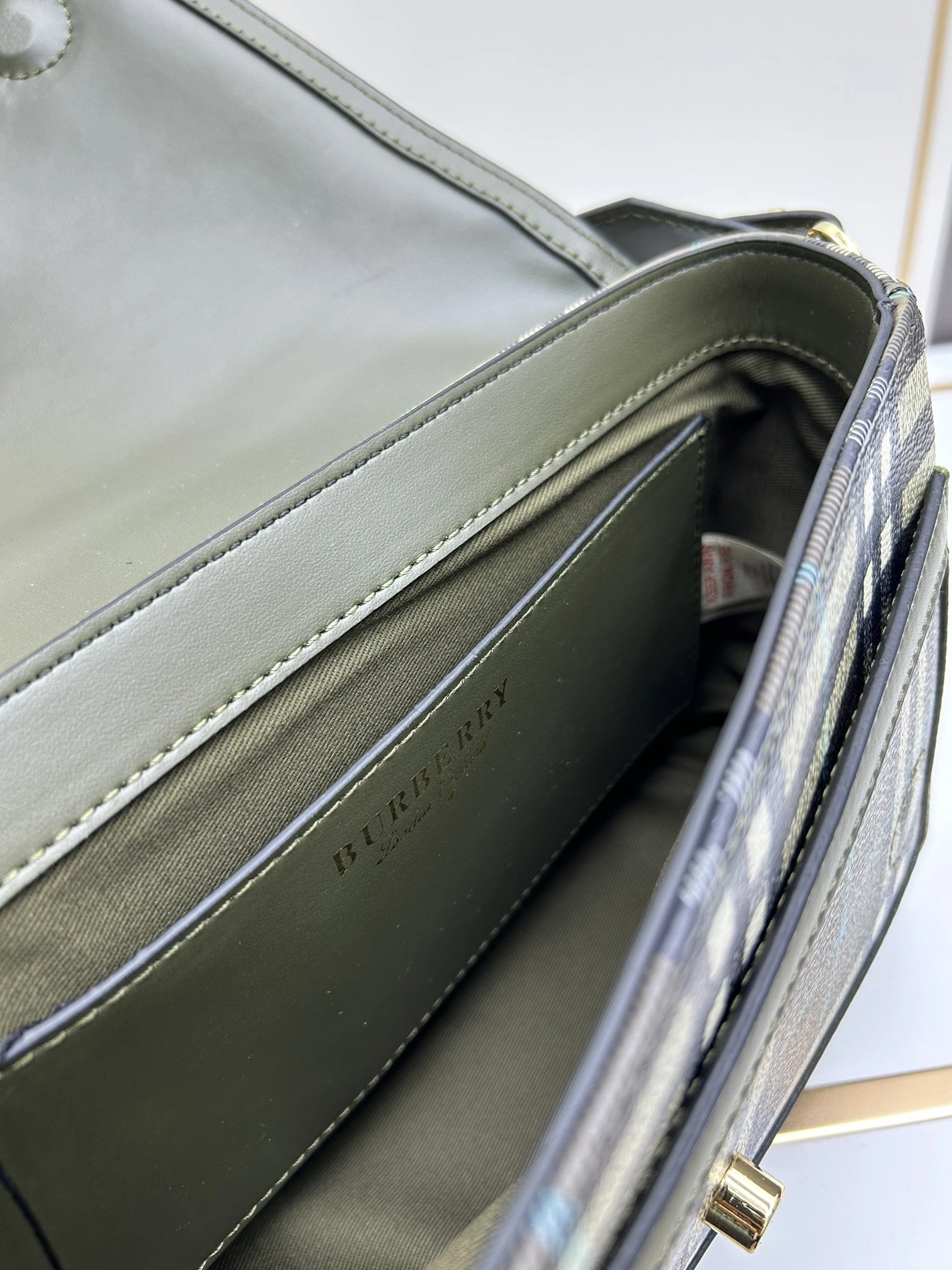 Flexible 7968 Burberry AAA Quality Messenger Bags For Women