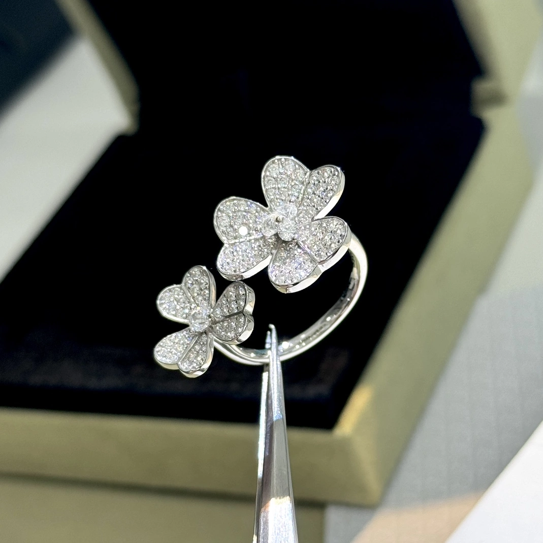 Flexible 7976 Van Cleef & Arpels Rings For Women