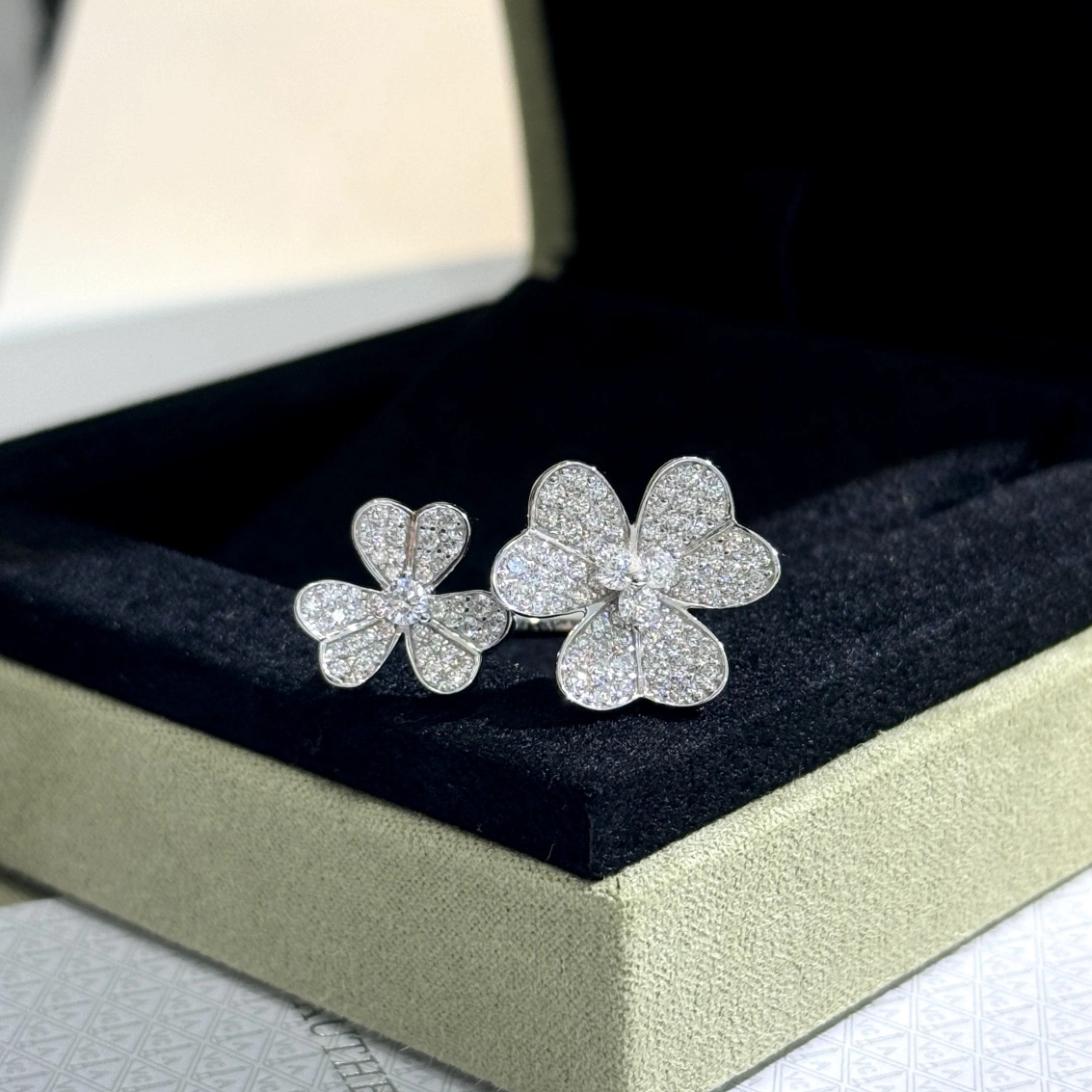 Flexible 7976 Van Cleef & Arpels Rings For Women