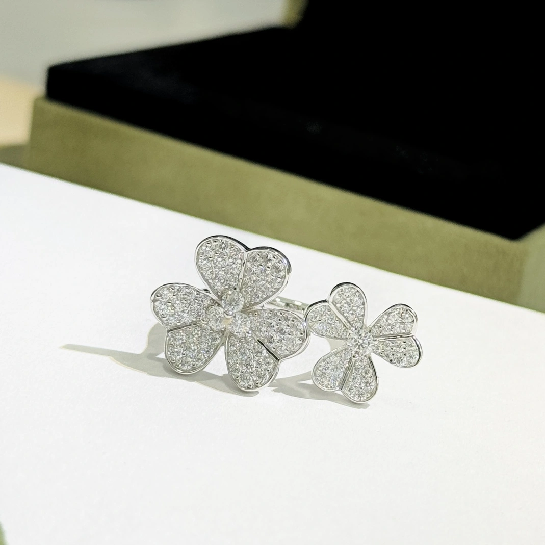 Flexible 7976 Van Cleef & Arpels Rings For Women