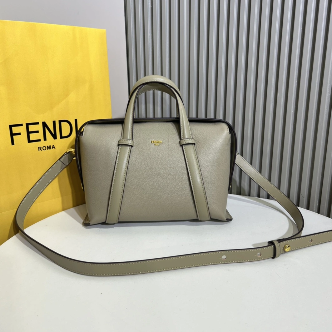 Flexible 8253 Fendi AAA Quality Handbags For Women