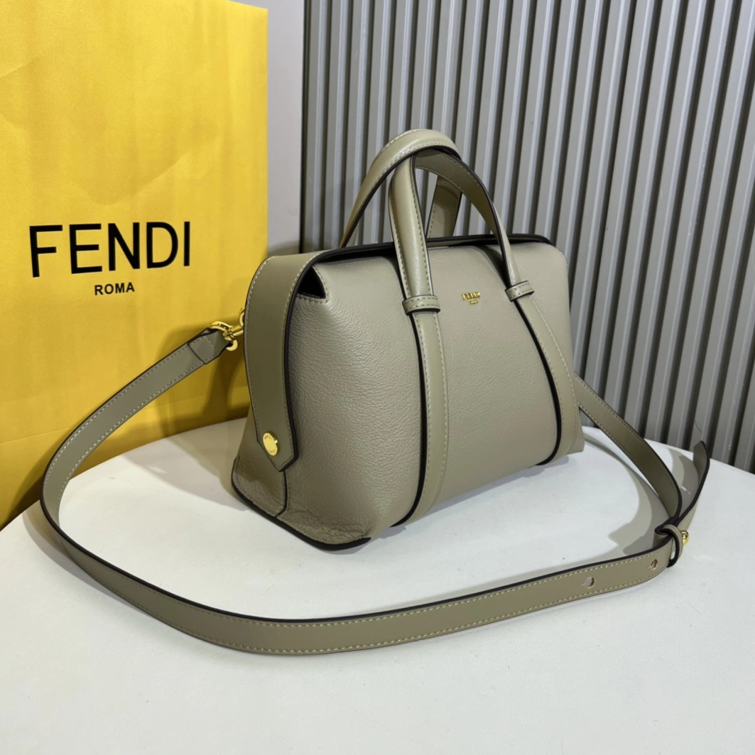Flexible 8253 Fendi AAA Quality Handbags For Women