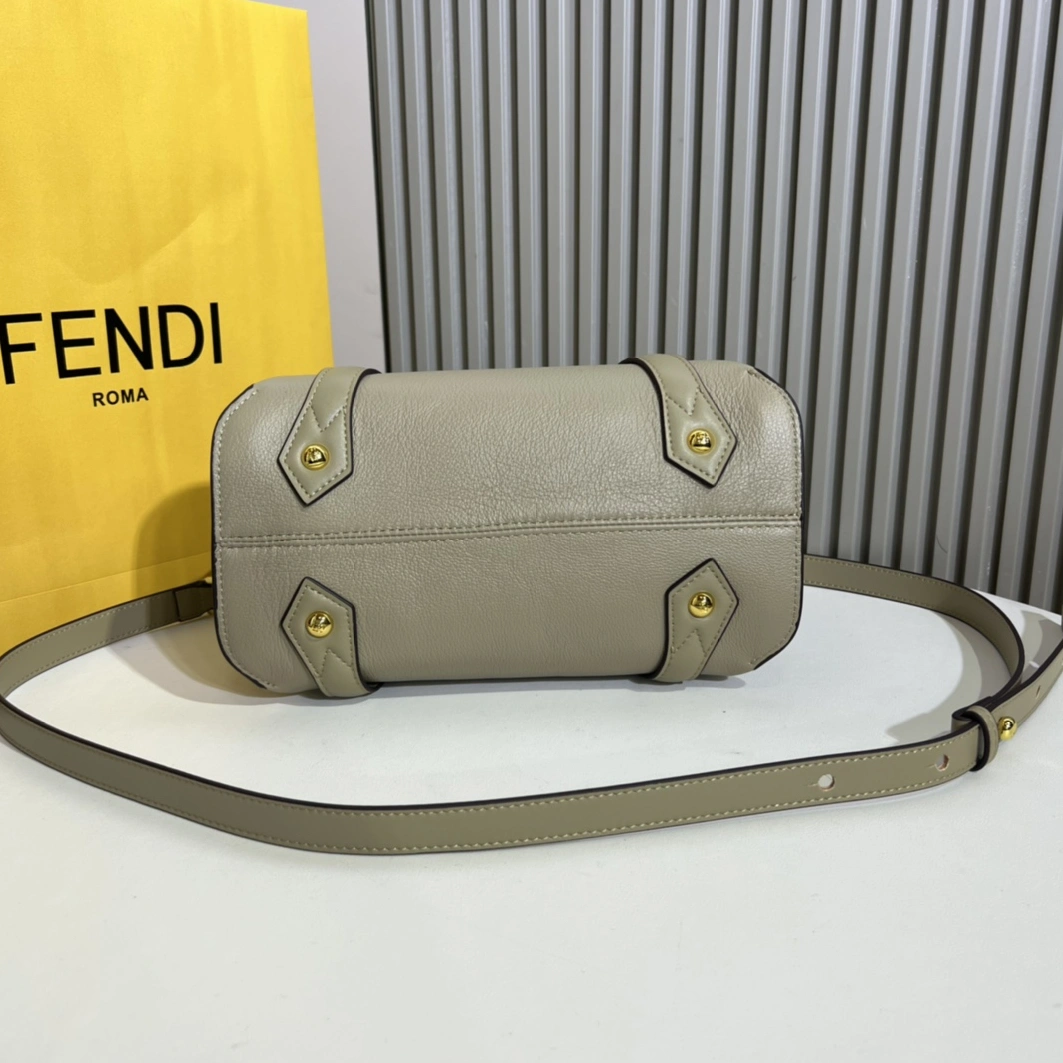 Flexible 8253 Fendi AAA Quality Handbags For Women