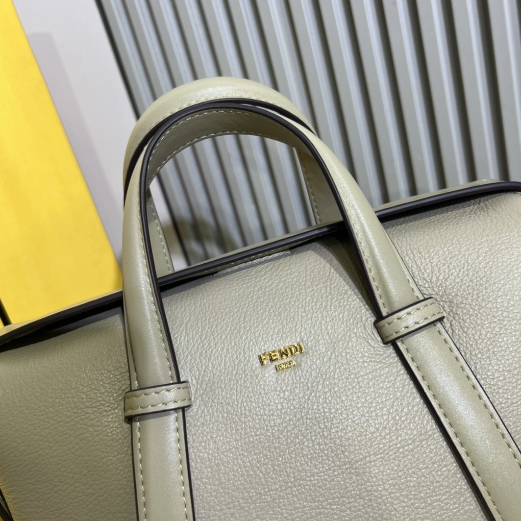 Flexible 8253 Fendi AAA Quality Handbags For Women