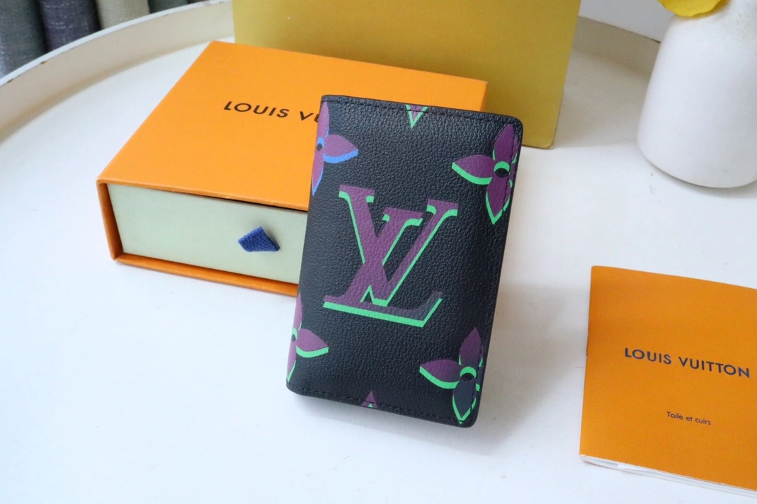 Flexible 8257 Louis Vuitton AAA Quality Card Case