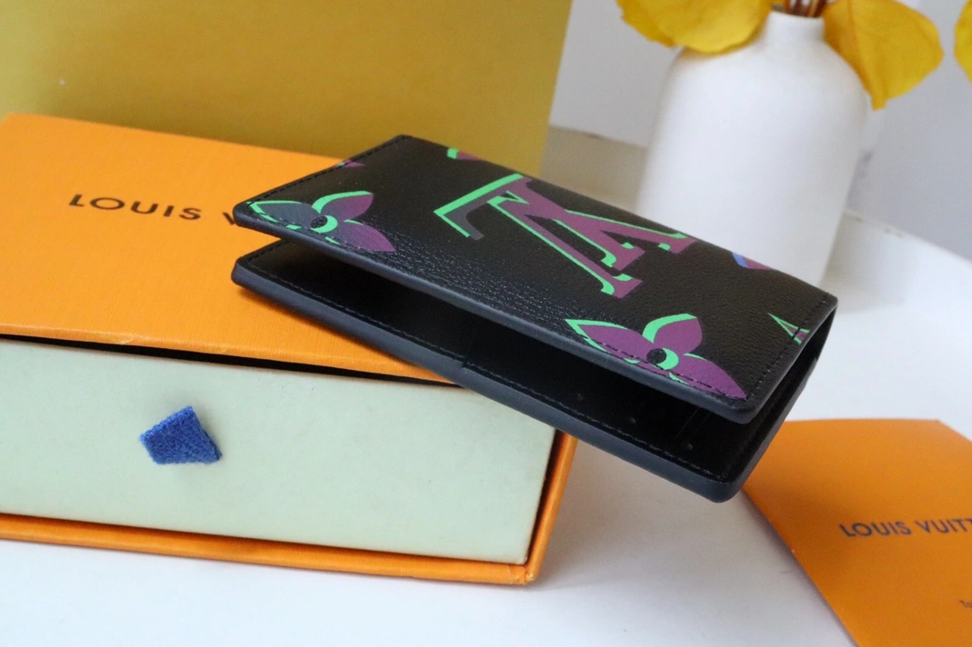 Flexible 8257 Louis Vuitton AAA Quality Card Case