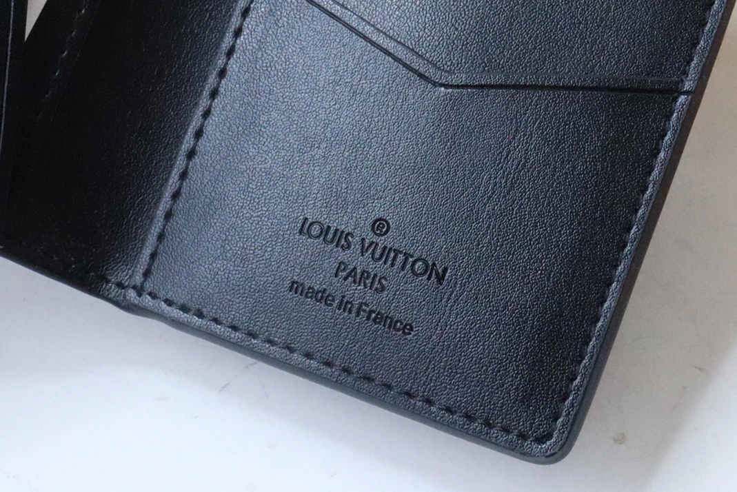 Flexible 8257 Louis Vuitton AAA Quality Card Case