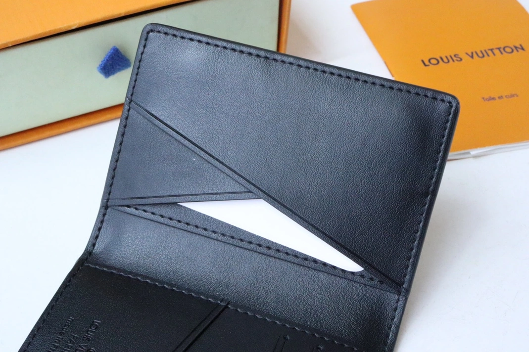 Flexible 8257 Louis Vuitton AAA Quality Card Case