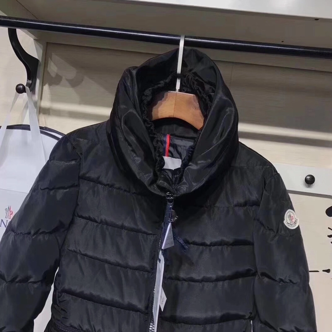 Flexible 8384 Moncler Down Feather Coat Long Sleeved For Women