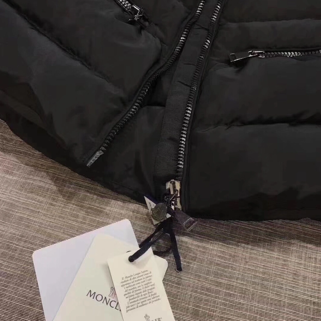 Flexible 8384 Moncler Down Feather Coat Long Sleeved For Women