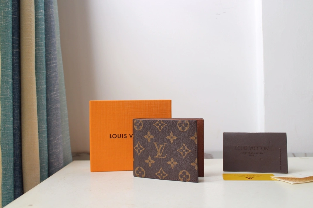 Flexible 8473 Louis Vuitton AAA Quality Wallets