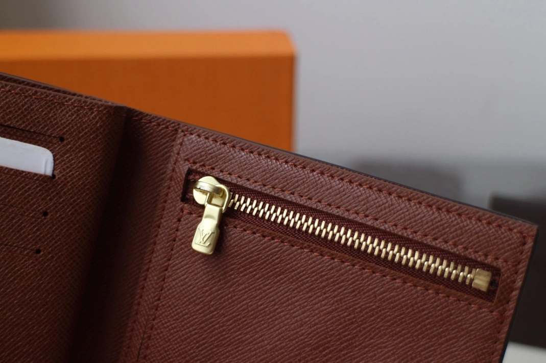 Flexible 8473 Louis Vuitton AAA Quality Wallets