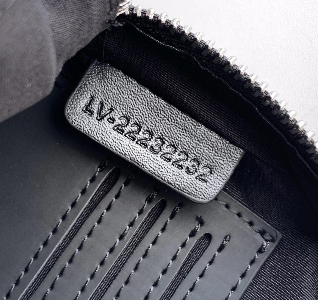 Flexible 8730 Louis Vuitton AAA Man Wallets