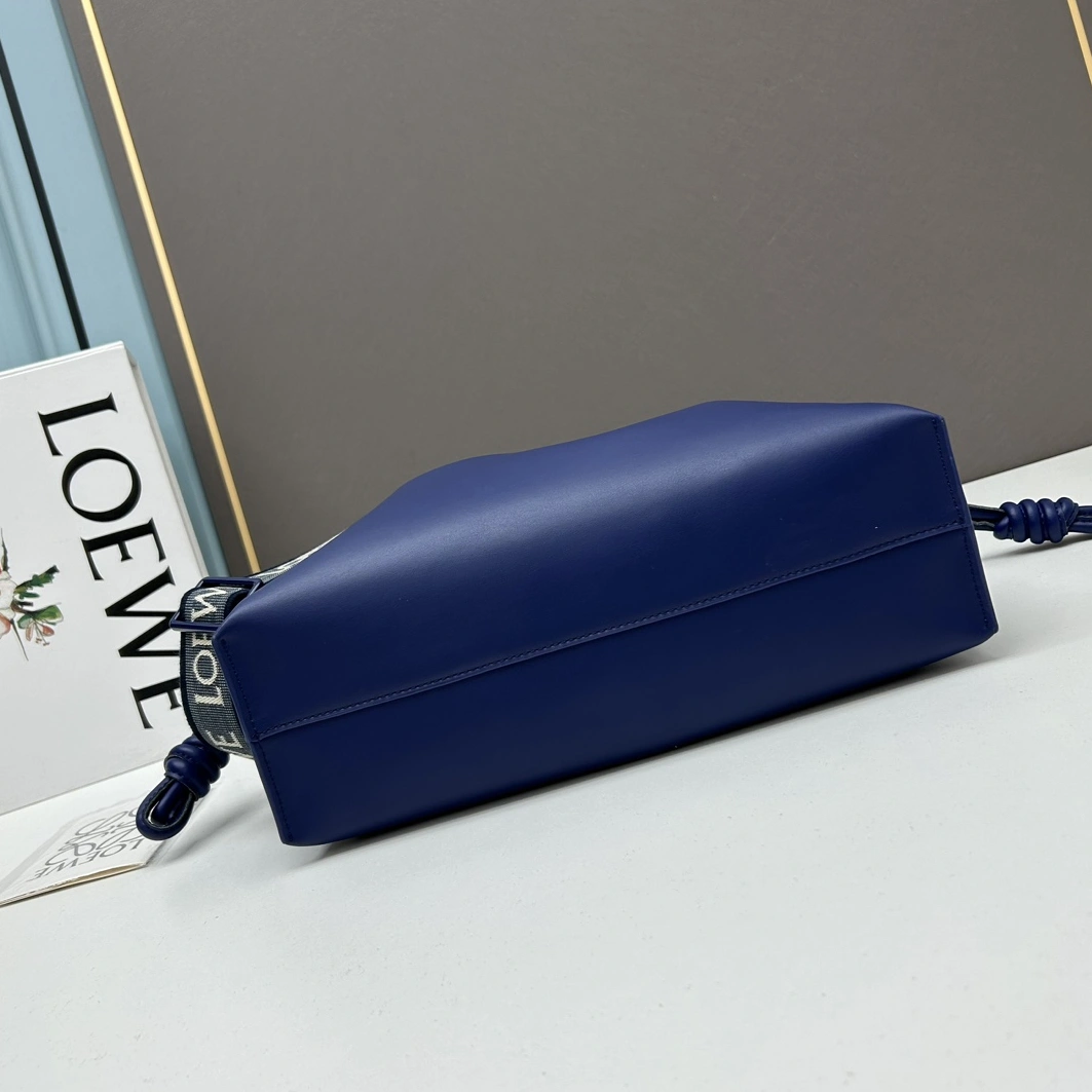 Flexible 8811 LOEWE AAA Quality Messenger Bags For Women