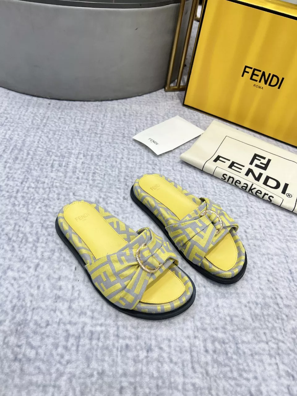 Flexible 8873 Fendi Slippers For Women