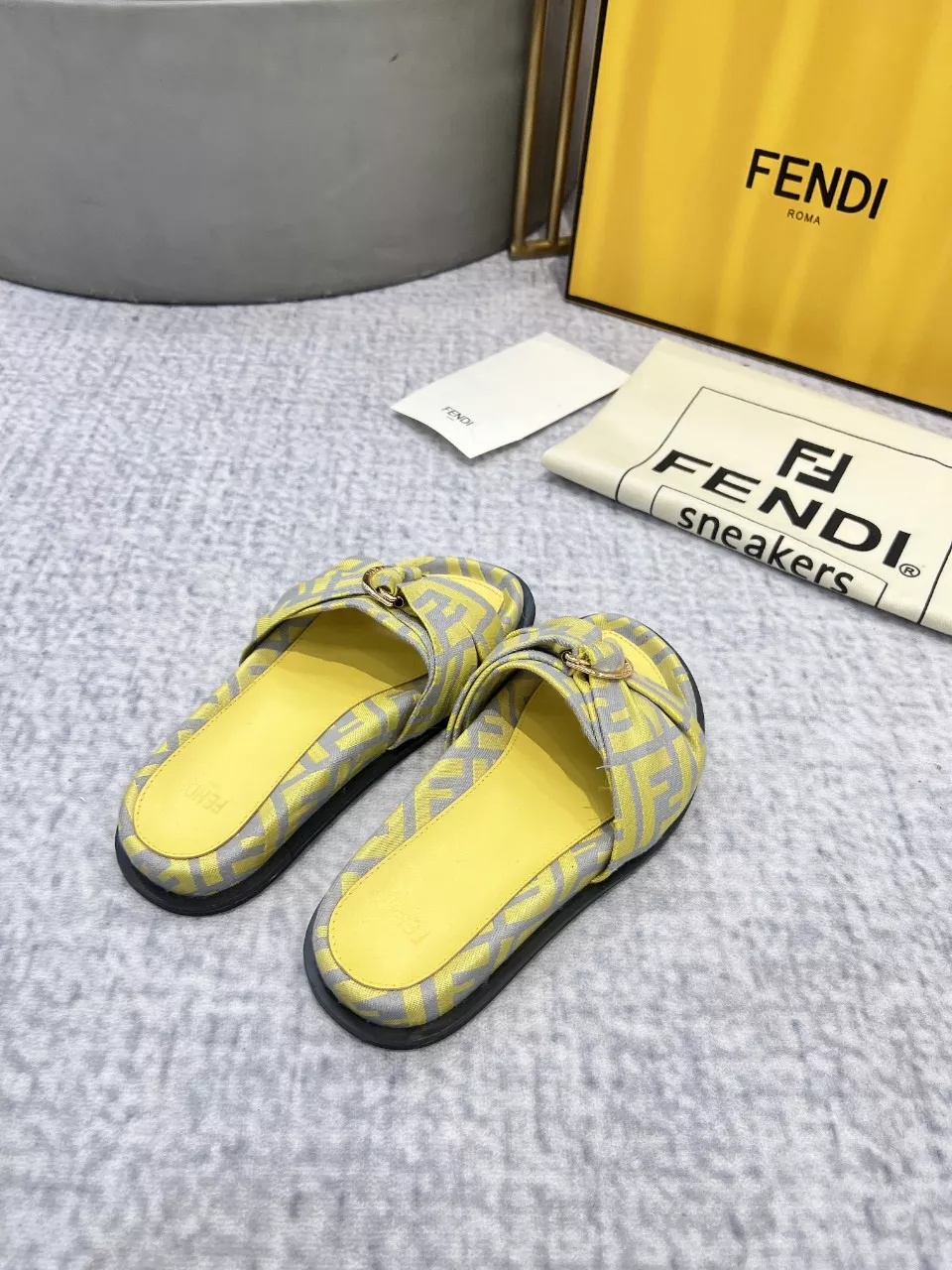 Flexible 8873 Fendi Slippers For Women