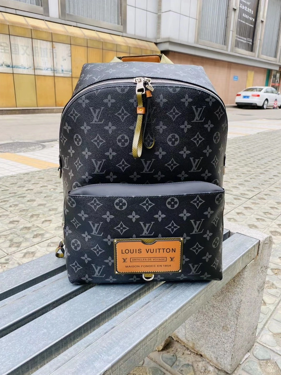 Flexible 8968 Louis Vuitton LV AAA Man Backpacks
