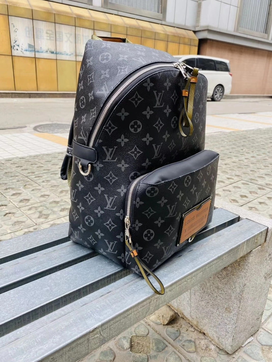 Flexible 8968 Louis Vuitton LV AAA Man Backpacks