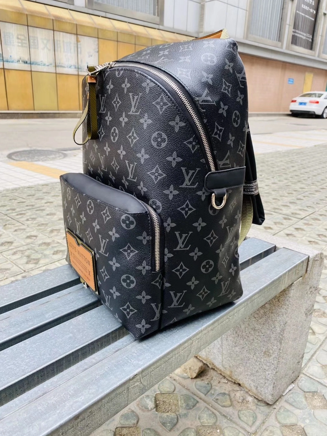 Flexible 8968 Louis Vuitton LV AAA Man Backpacks