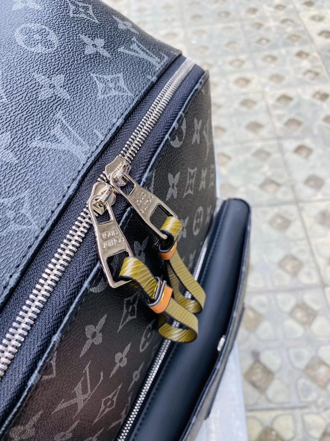 Flexible 8968 Louis Vuitton LV AAA Man Backpacks