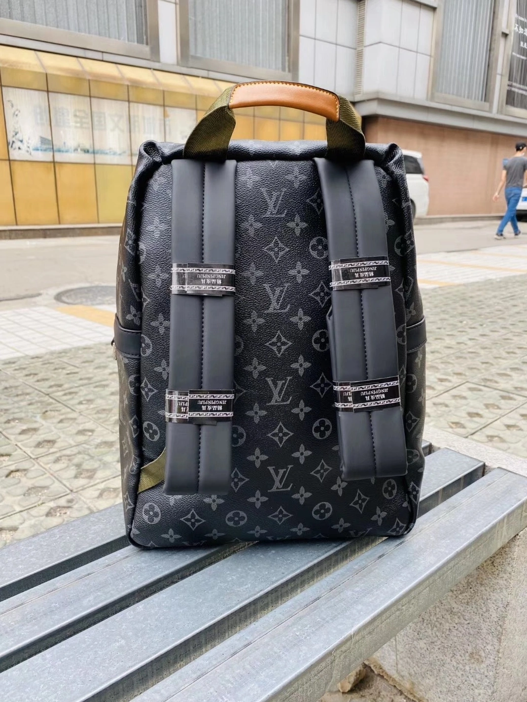 Flexible 8968 Louis Vuitton LV AAA Man Backpacks