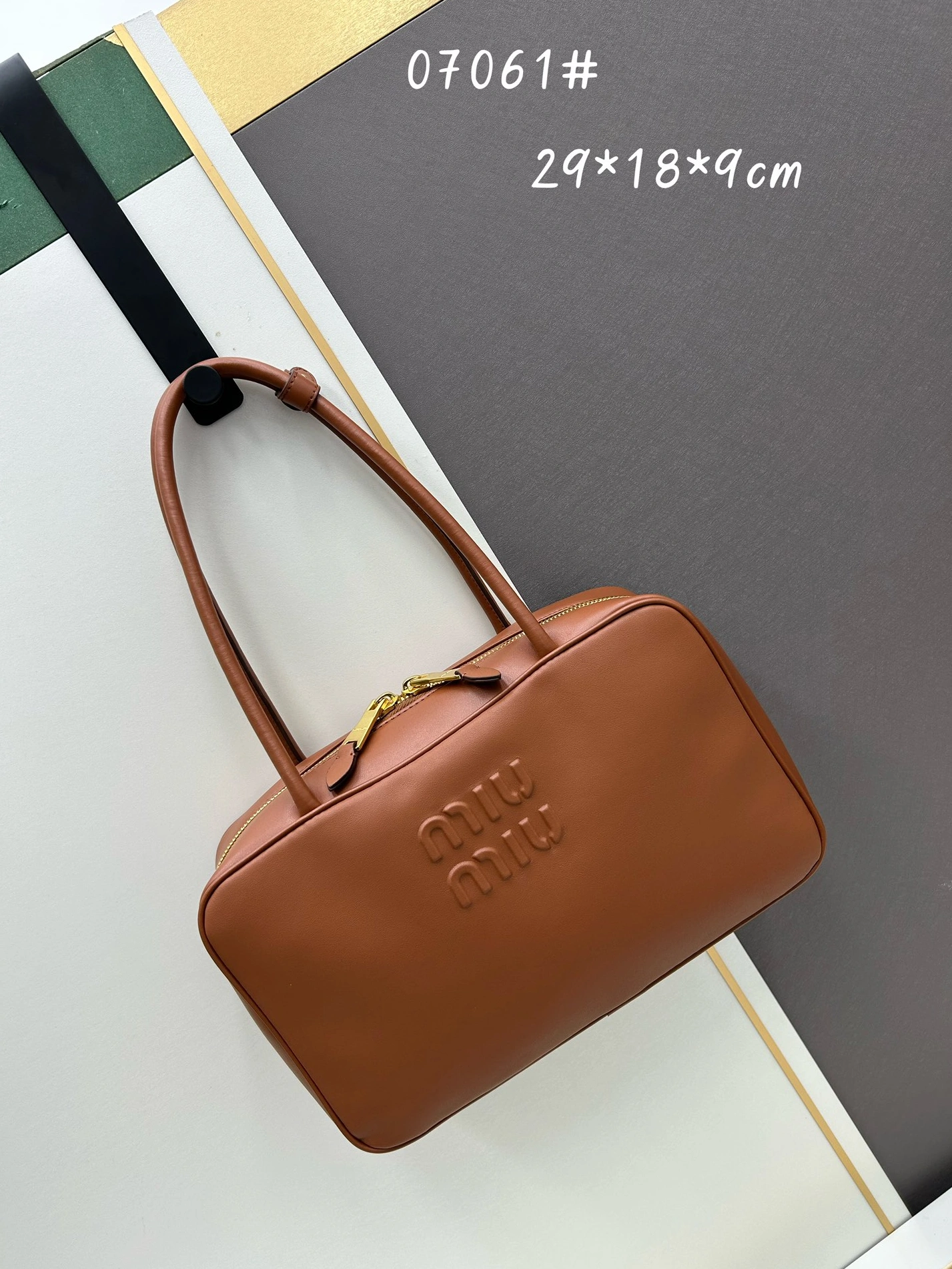 Flexible 8979 MIU MIU AAA Quality Handbags For Women