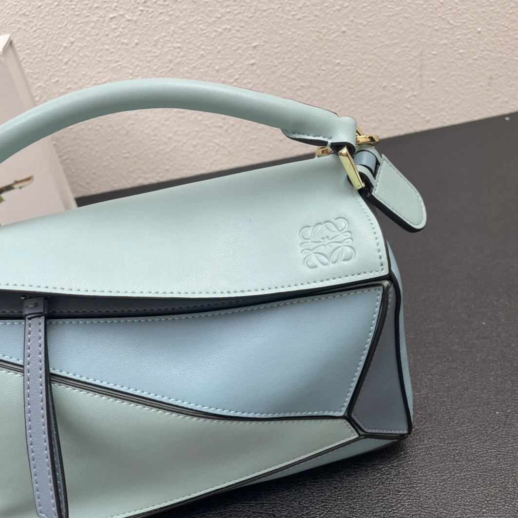 Flexible 9024 LOEWE AAA Quality Messenger Bags For Women