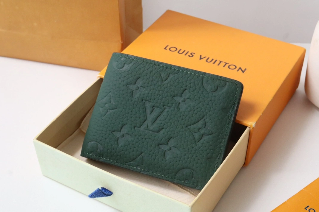Flexible 9062 Louis Vuitton AAA Quality Wallets