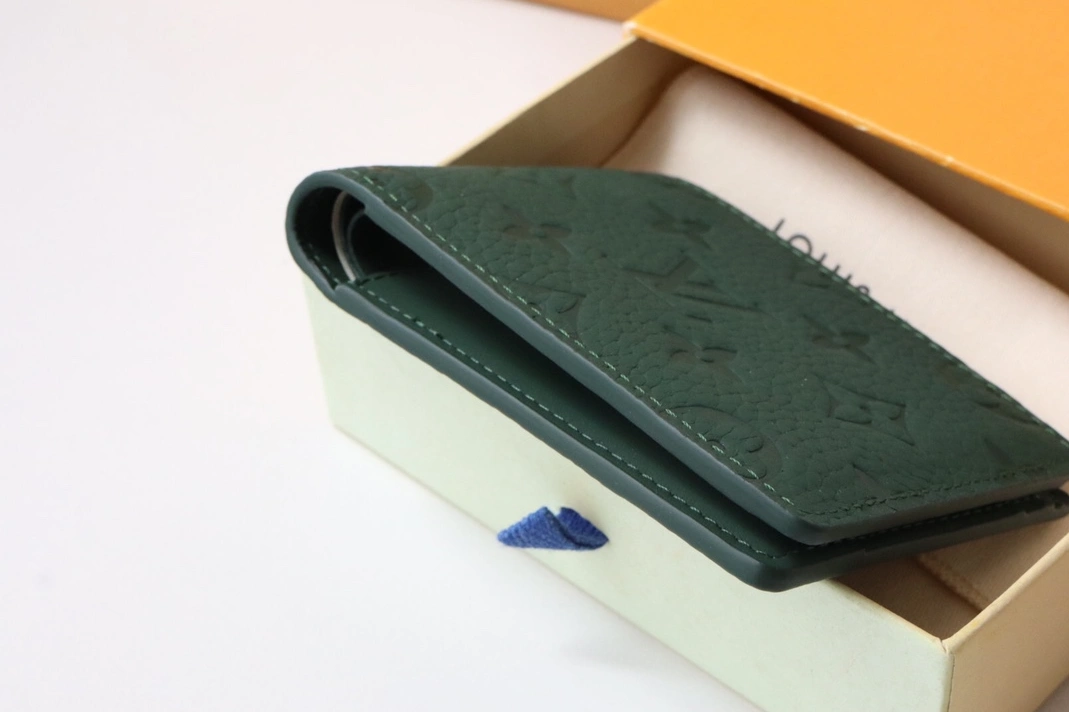 Flexible 9062 Louis Vuitton AAA Quality Wallets