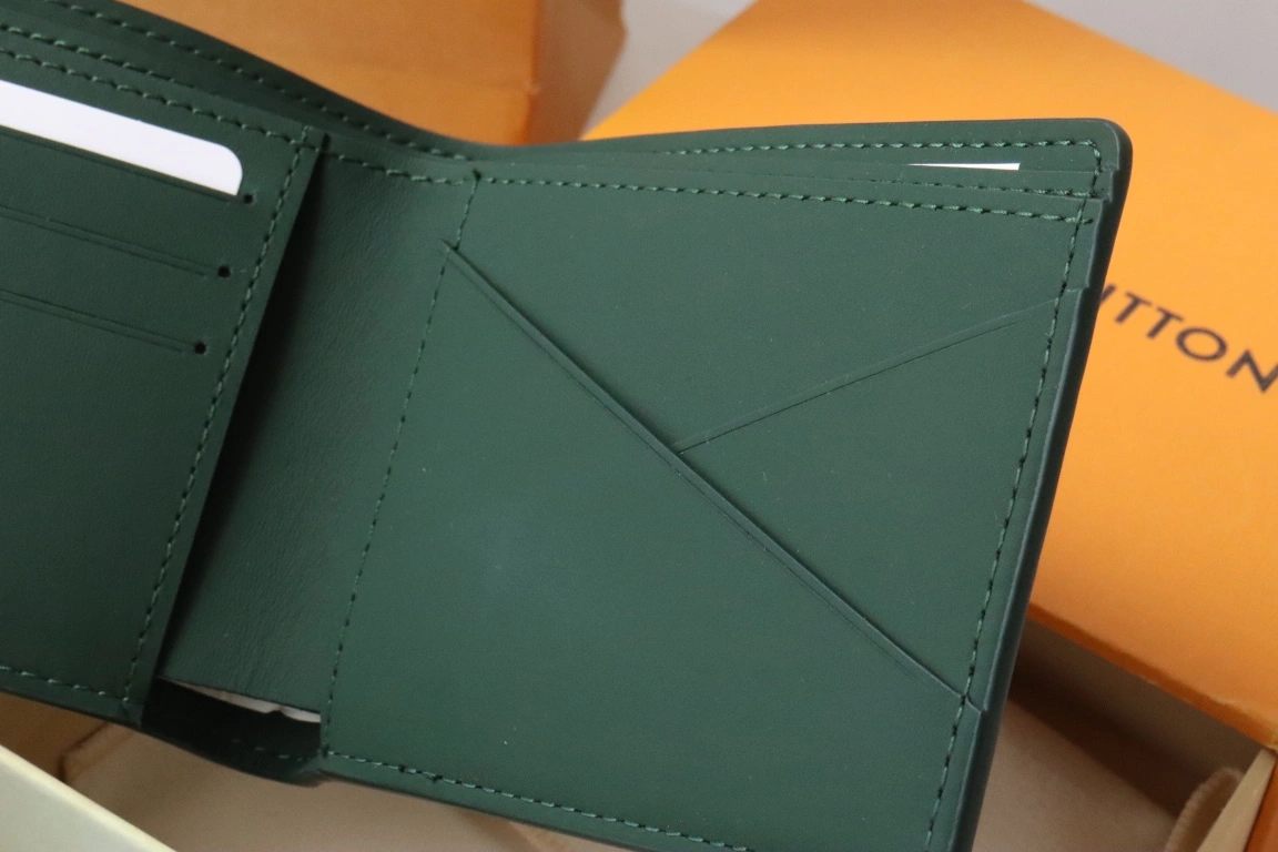 Flexible 9062 Louis Vuitton AAA Quality Wallets