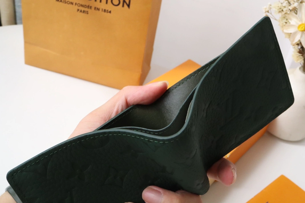 Flexible 9062 Louis Vuitton AAA Quality Wallets