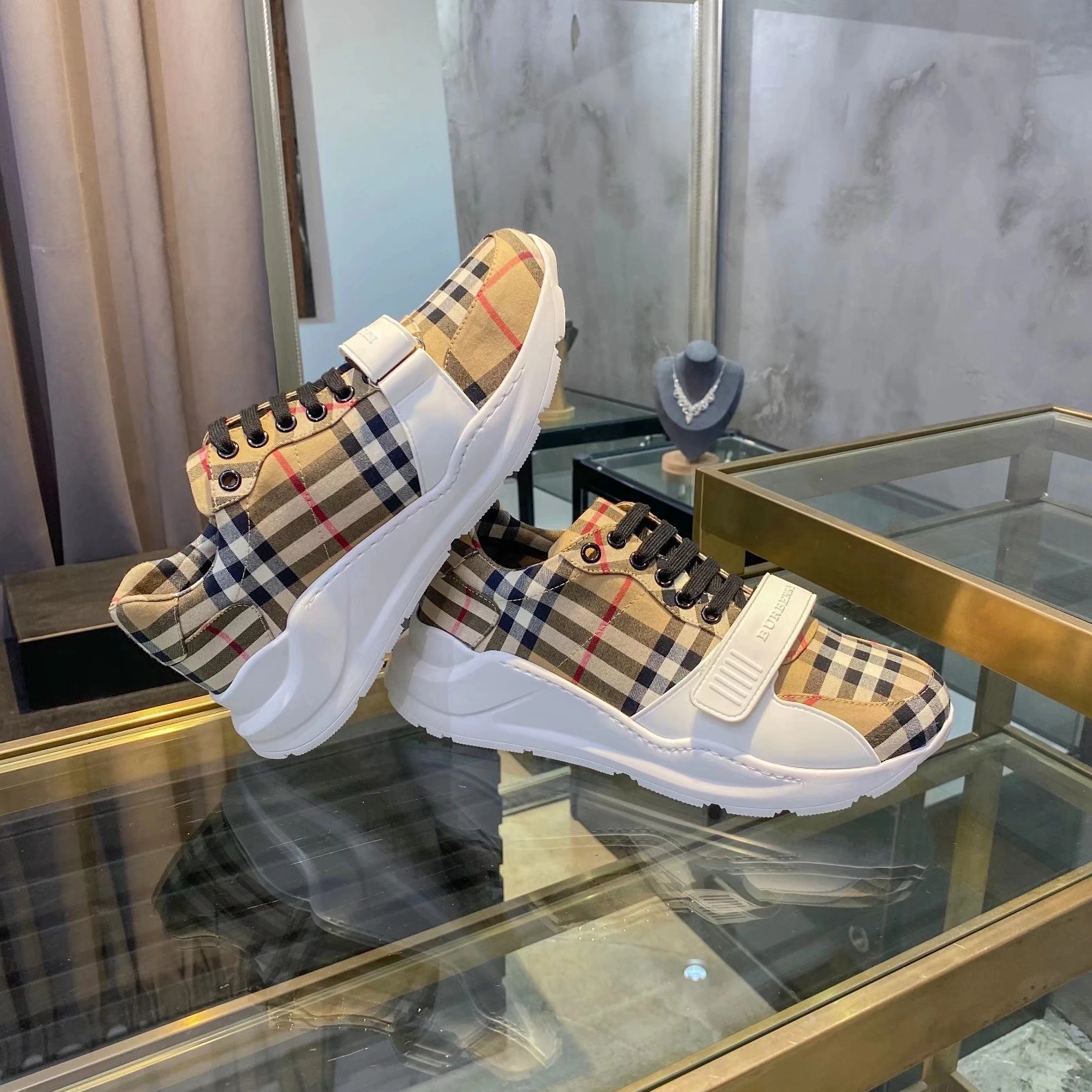 Flexible 9134 Burberry Casual Shoes For Women