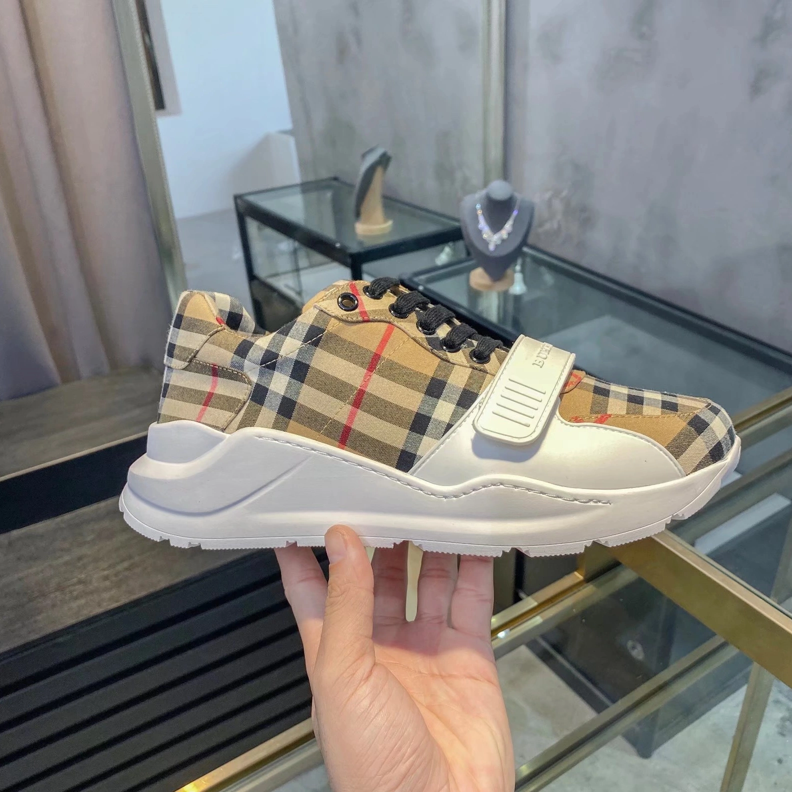Flexible 9134 Burberry Casual Shoes For Women