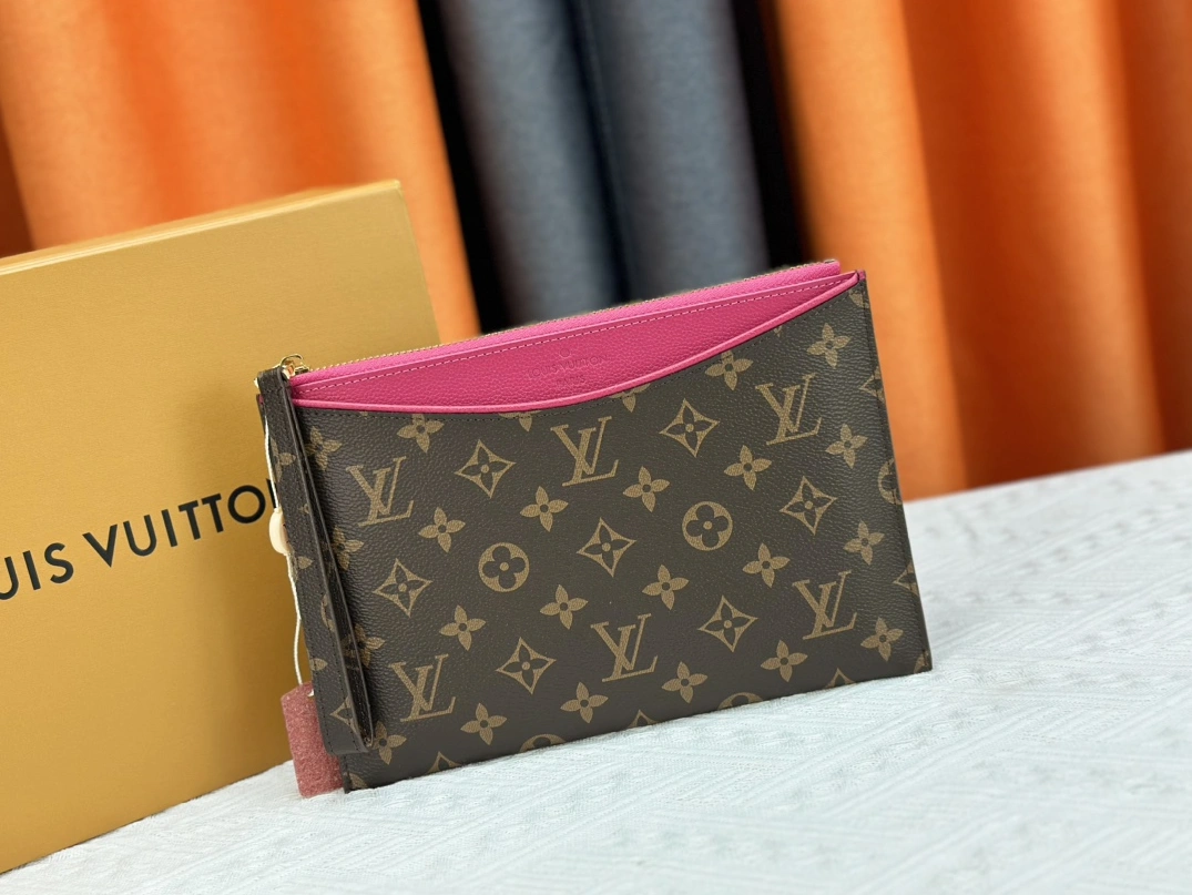 Flexible 9183 Louis Vuitton LV Wallets In Rose Red