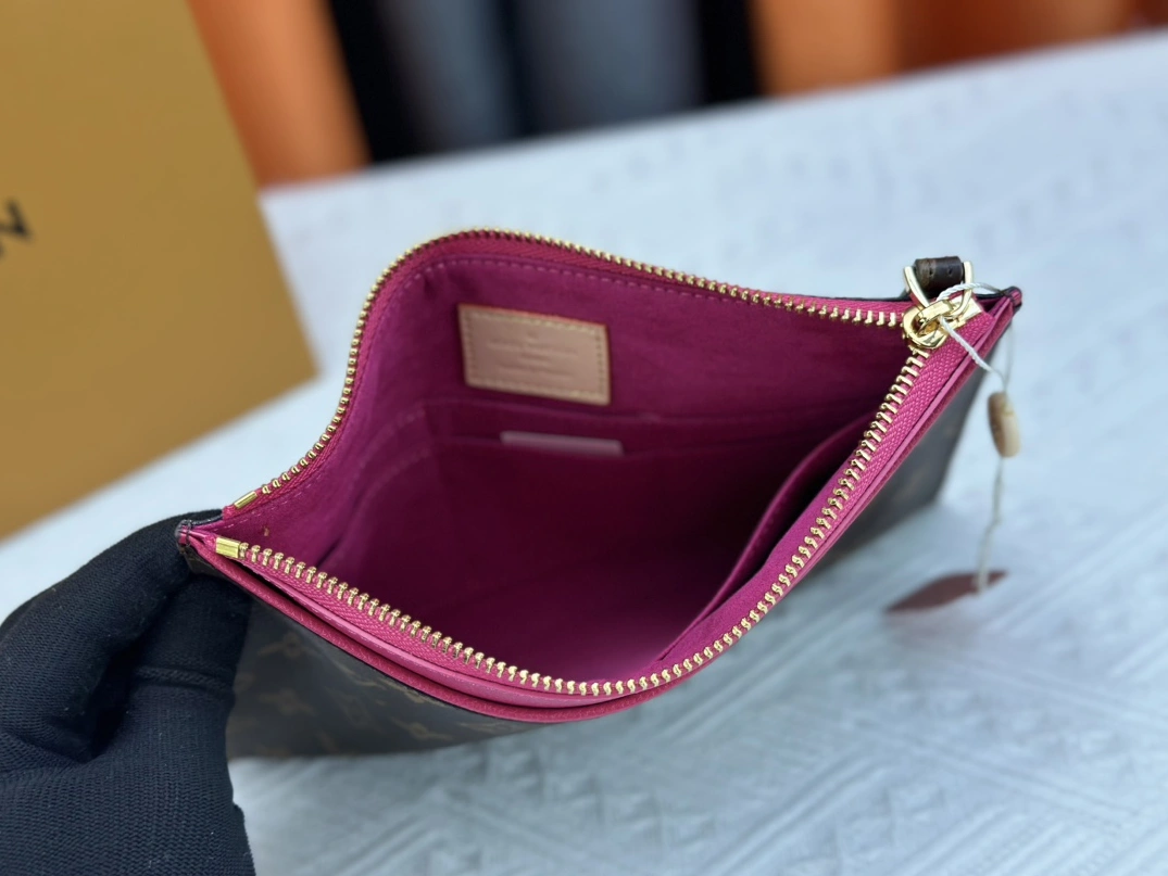 Flexible 9183 Louis Vuitton LV Wallets In Rose Red