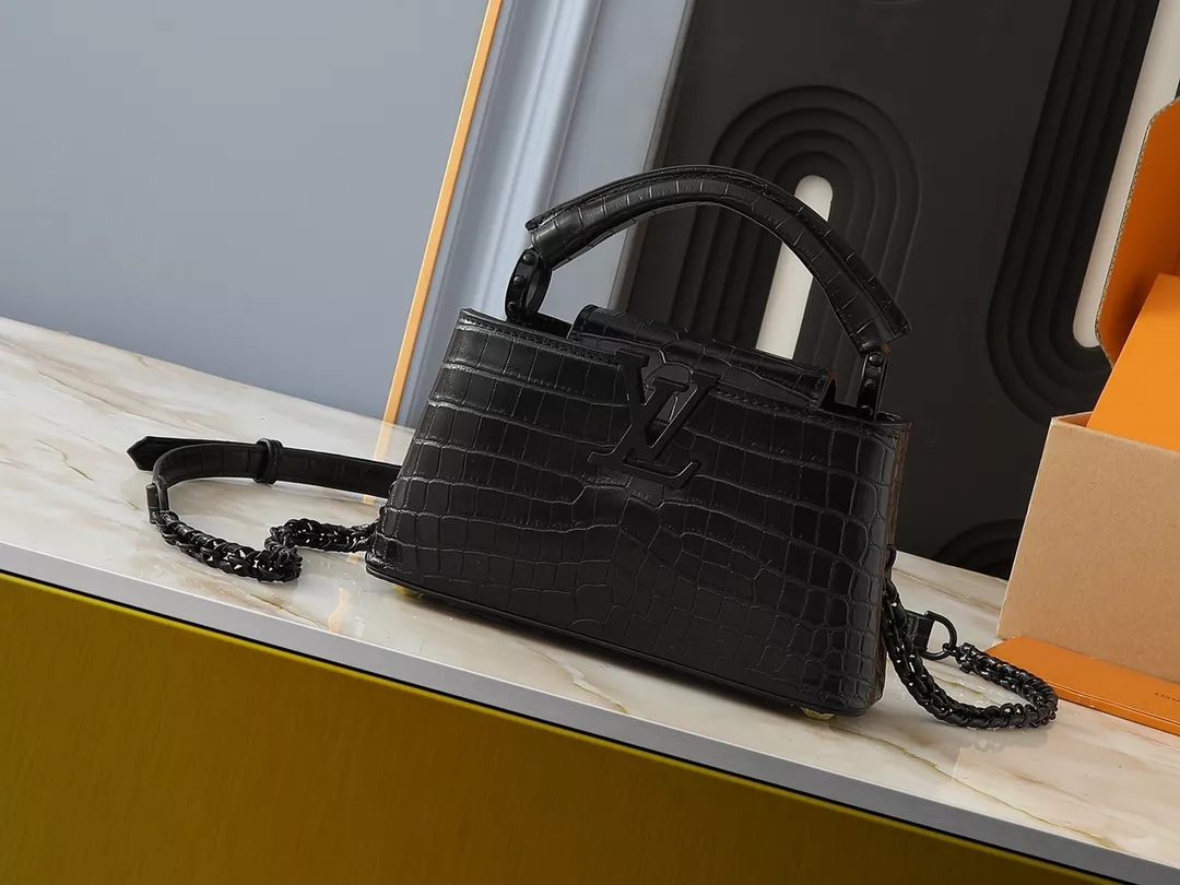 Flexible 9458 Louis Vuitton AAA Quality Messenger Bags For Women
