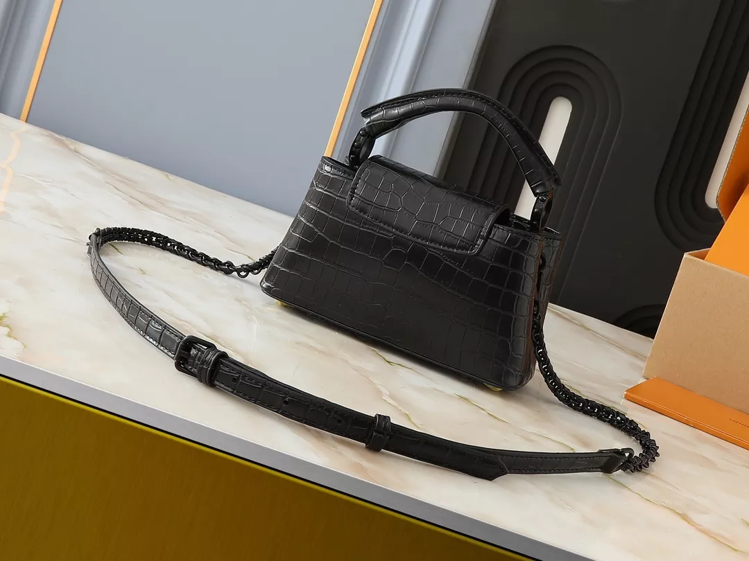 Flexible 9458 Louis Vuitton AAA Quality Messenger Bags For Women