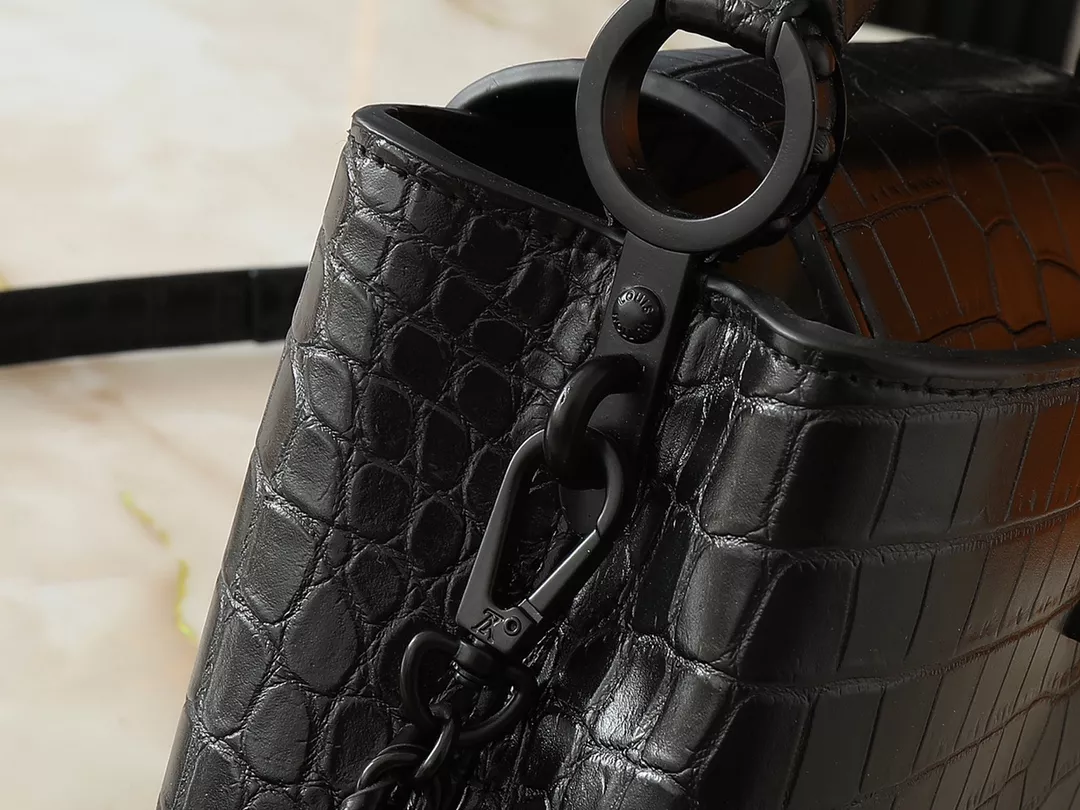 Flexible 9458 Louis Vuitton AAA Quality Messenger Bags For Women