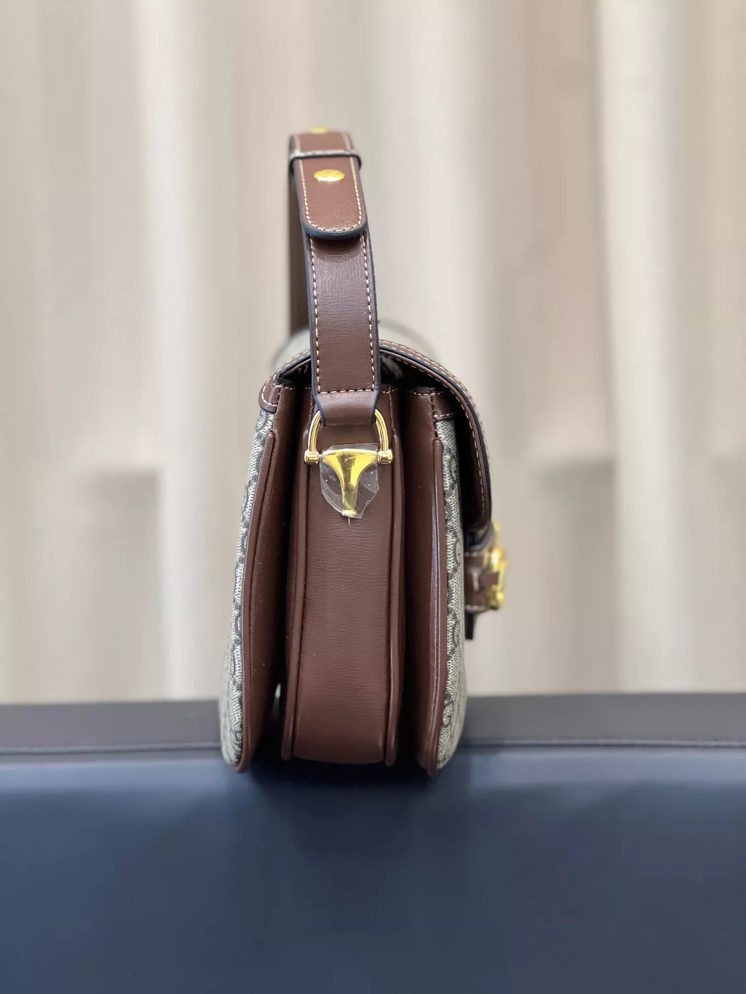 Flexible 9469 Gucci AAA Quality Messenger Bags For Women