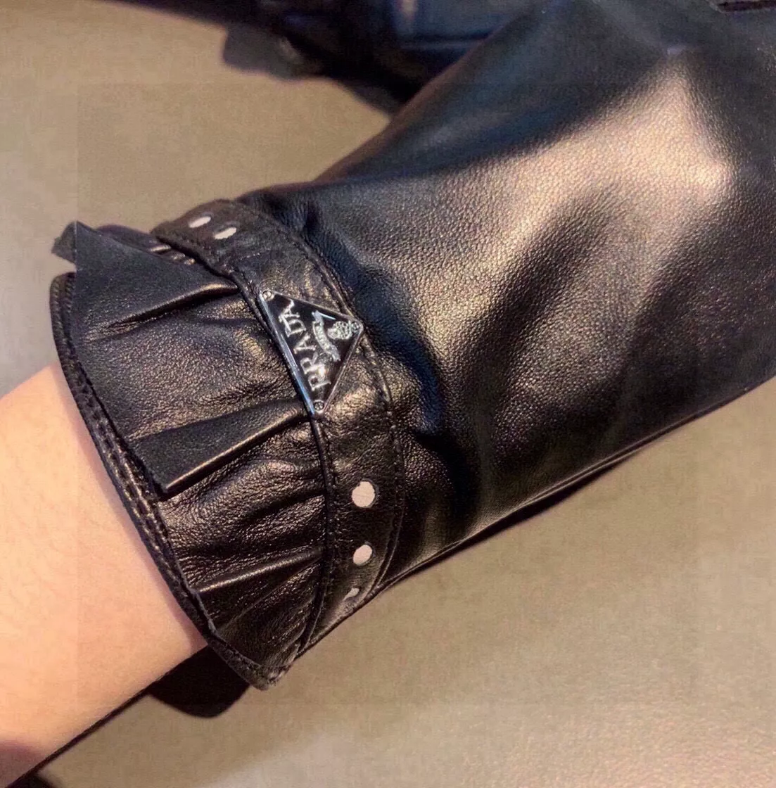 Flexible 9741 Prada Gloves For Women