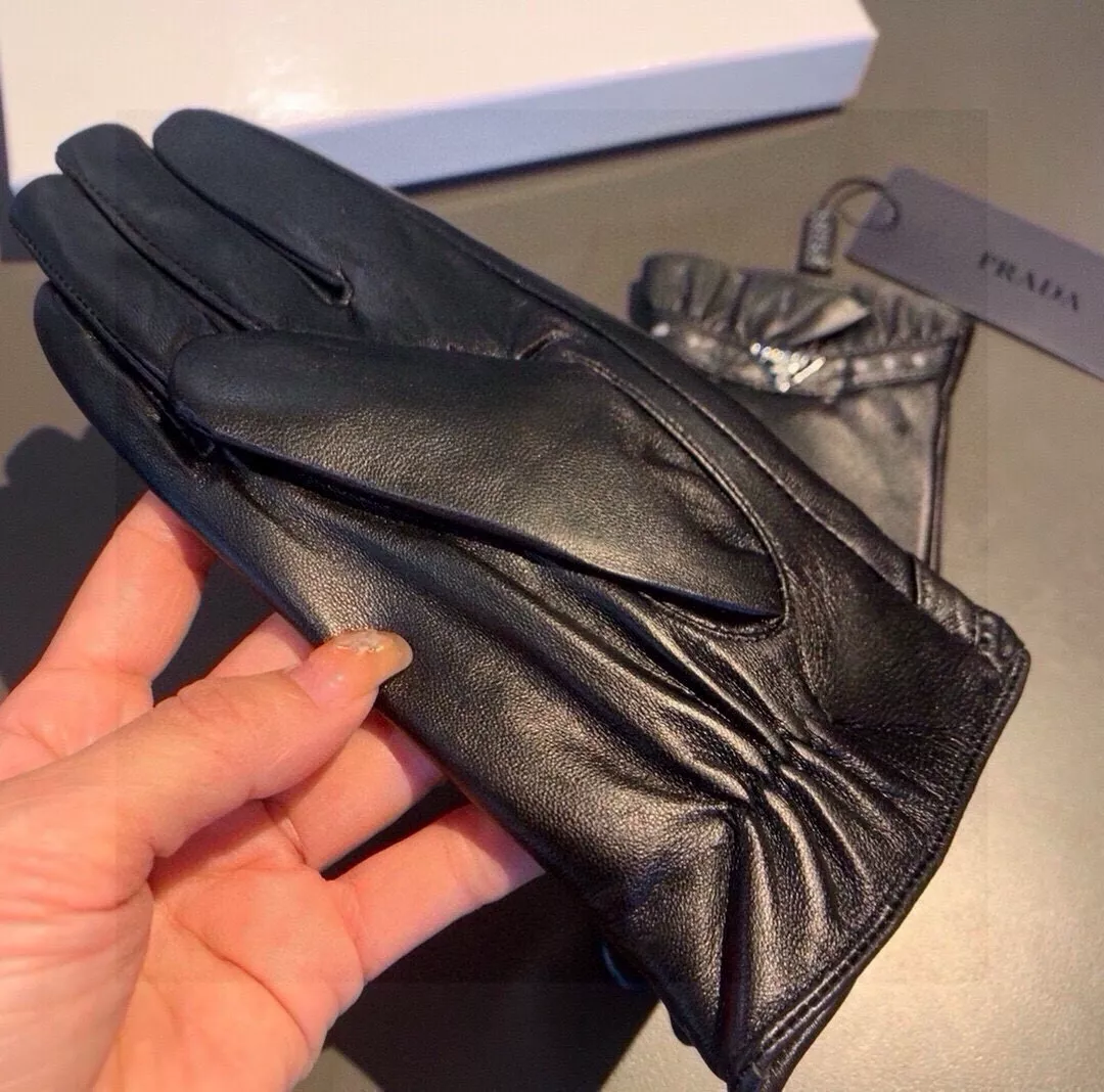 Flexible 9741 Prada Gloves For Women