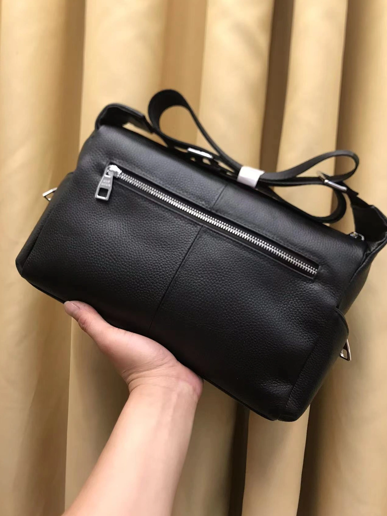 Flexible 9798 Louis Vuitton AAA Man Messenger Bags
