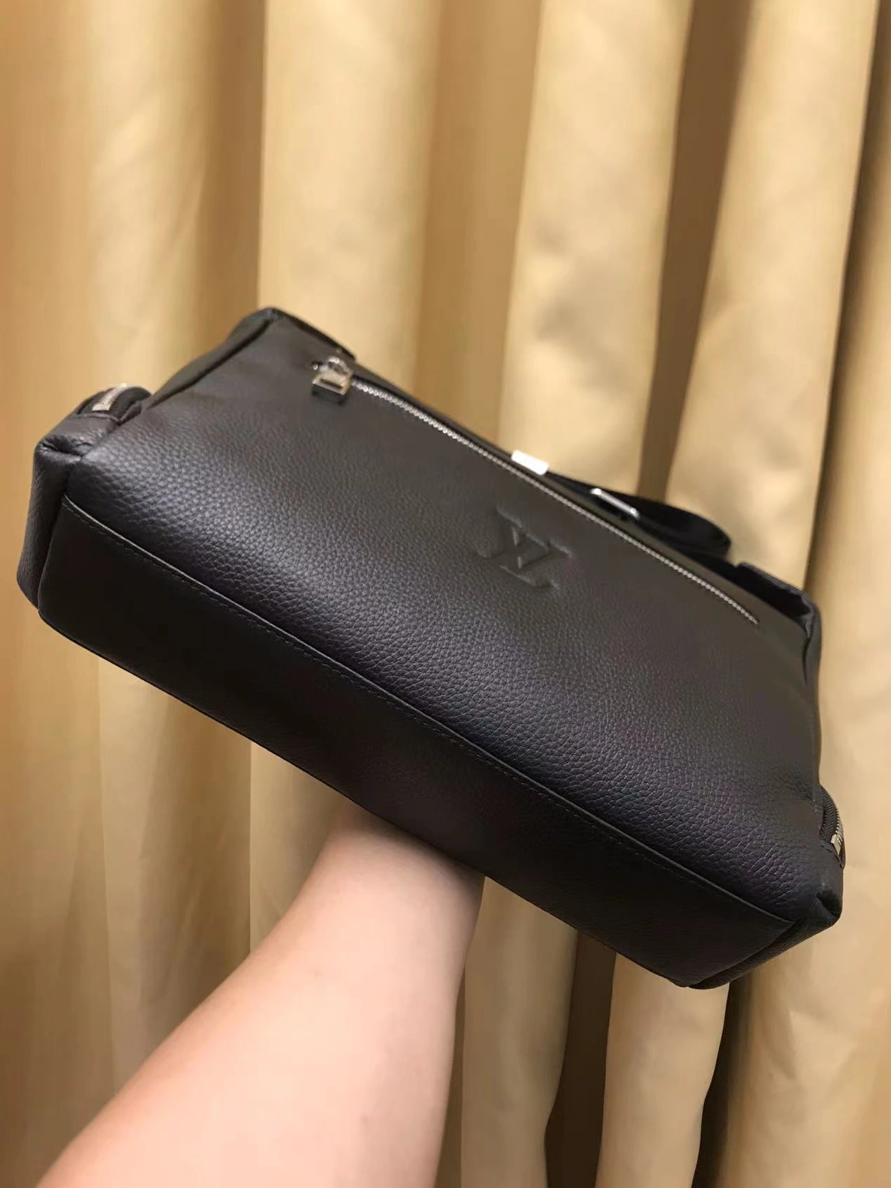 Flexible 9798 Louis Vuitton AAA Man Messenger Bags