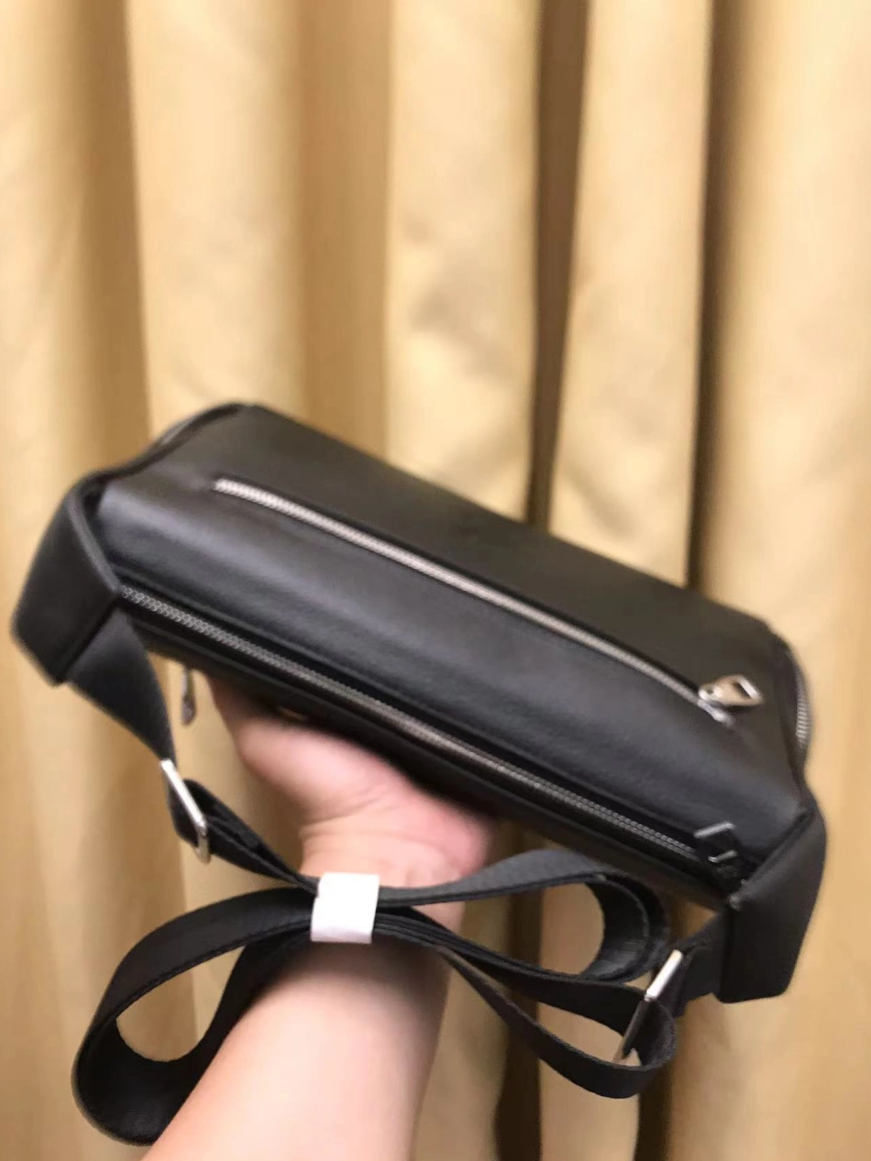 Flexible 9798 Louis Vuitton AAA Man Messenger Bags