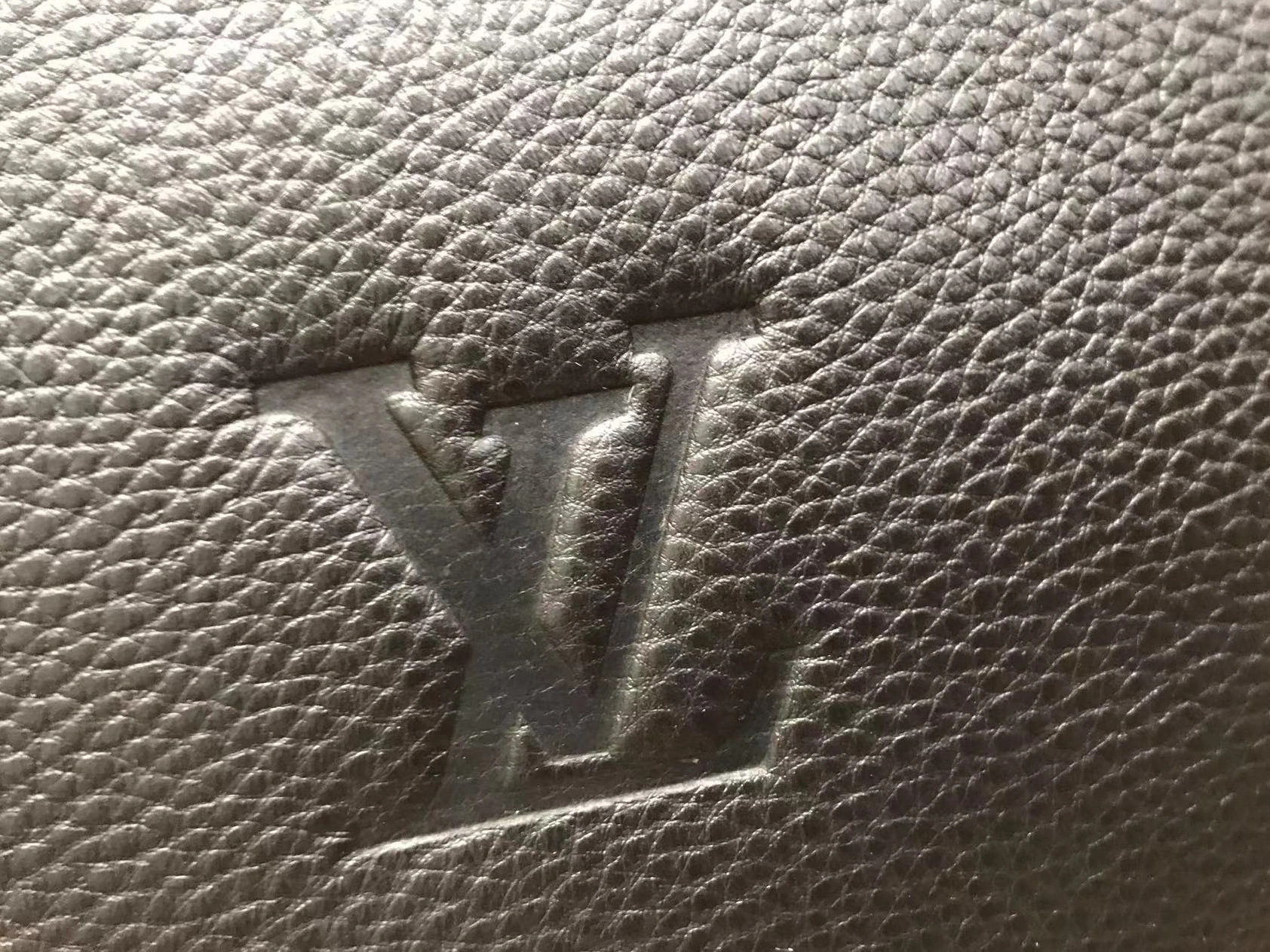 Flexible 9798 Louis Vuitton AAA Man Messenger Bags