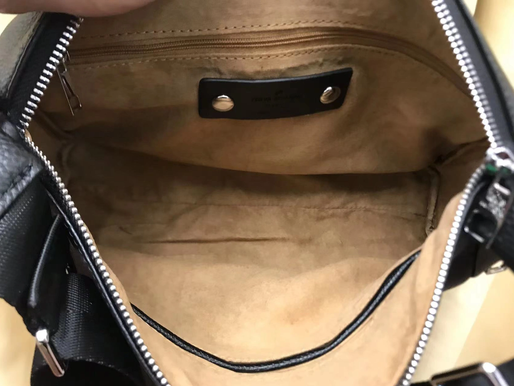 Flexible 9798 Louis Vuitton AAA Man Messenger Bags