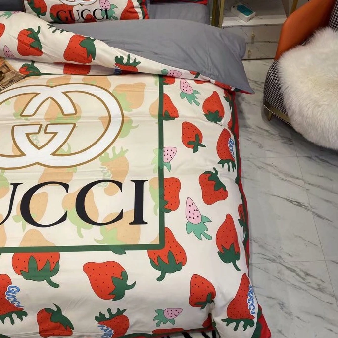 Functional 1075 Gucci Bedding