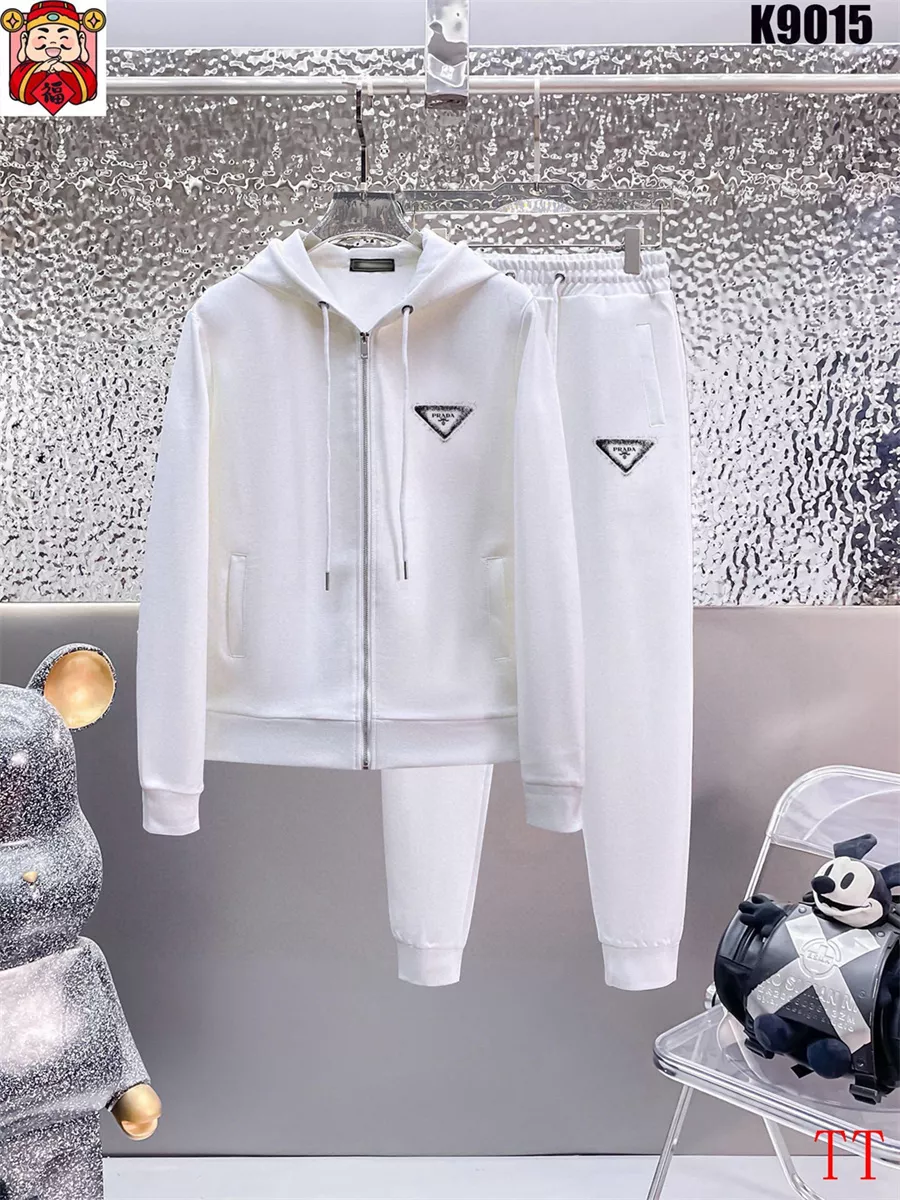 Functional 1150 Prada Tracksuits Long Sleeved For Men
