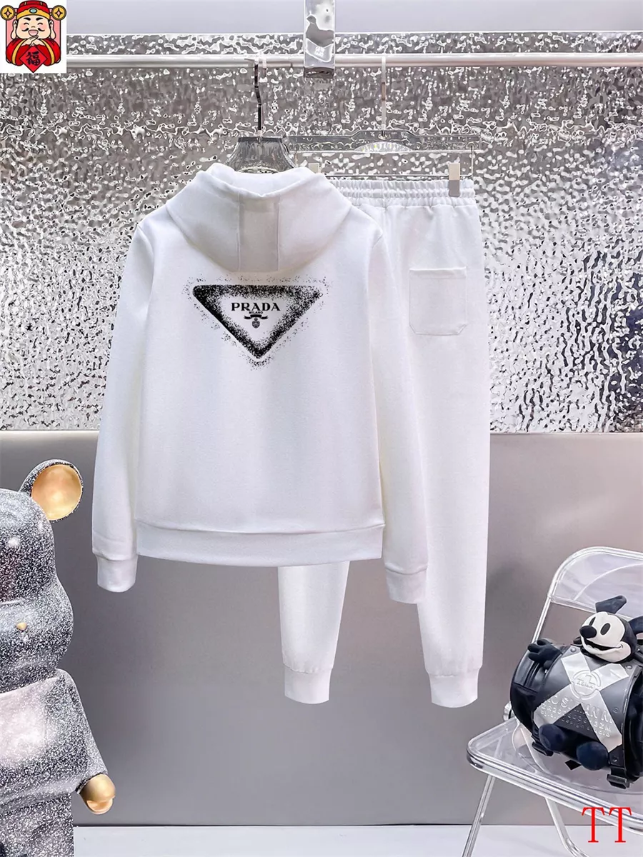 Functional 1150 Prada Tracksuits Long Sleeved For Men